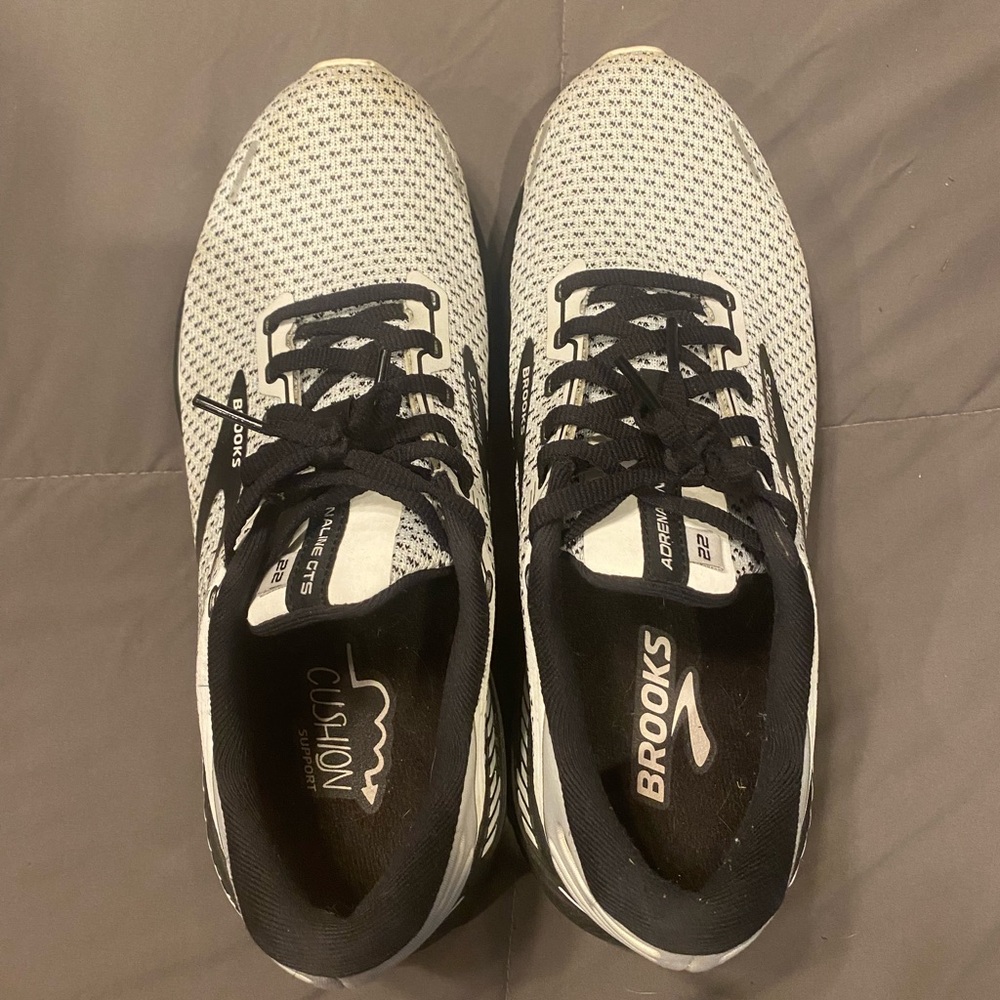 Womens size 10 Brooks Black, Grey, White. - Picture 3 of 7